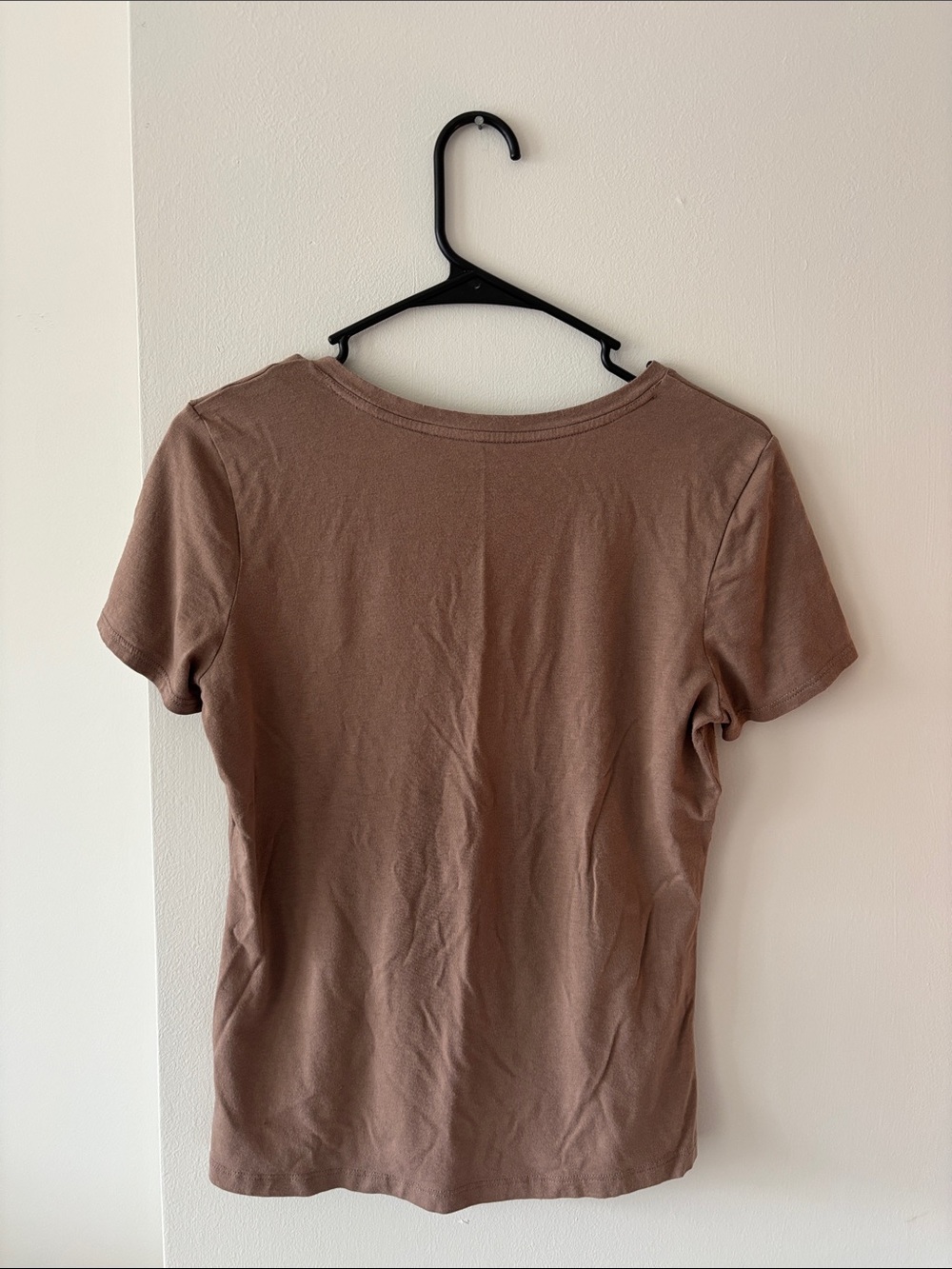 Tahari Short Sleeve Basic V-Neck - Picture 3 of 4